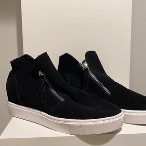 Steve Madden shoes, never worn. Lost shape but will be fine when worn.